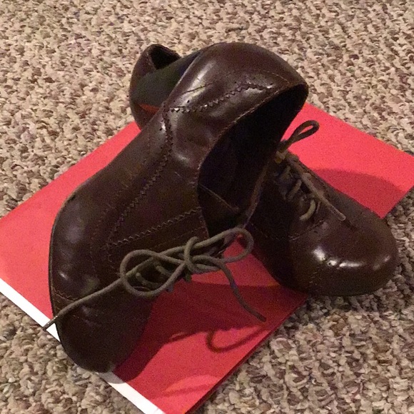 Brown oxfords - Picture 2 of 3